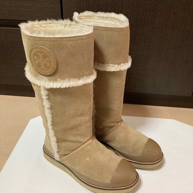 Tory Burch(トリーバーチ)のトリーバーチ  ムートンブーツ　22.5 レディースの靴/シューズ(ブーツ)の商品写真