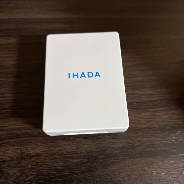 IHADA(イハダ)のイハダ　薬用フェイスプロテクトパウダー コスメ/美容のベースメイク/化粧品(フェイスパウダー)の商品写真