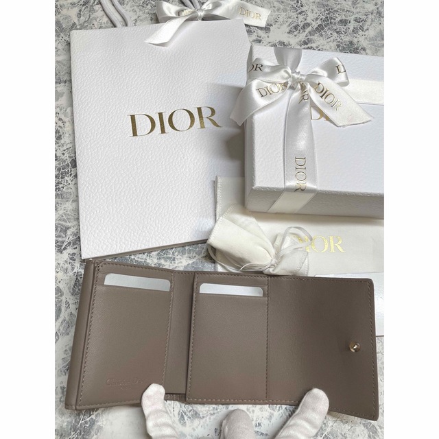 【新品未使用】ラスト Dior レディーディオール ロータスウォレット トープ