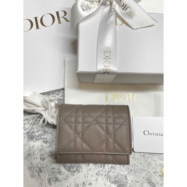 【新品未使用】ラスト Dior レディーディオール ロータスウォレット トープ