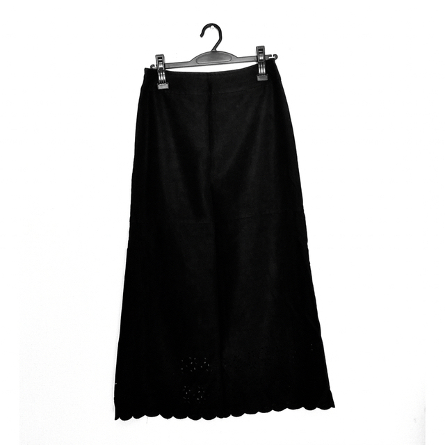 メルローズ　BLACK  ◆裾周りに透かし穴がお洒落〜　ロングスカート　未使用