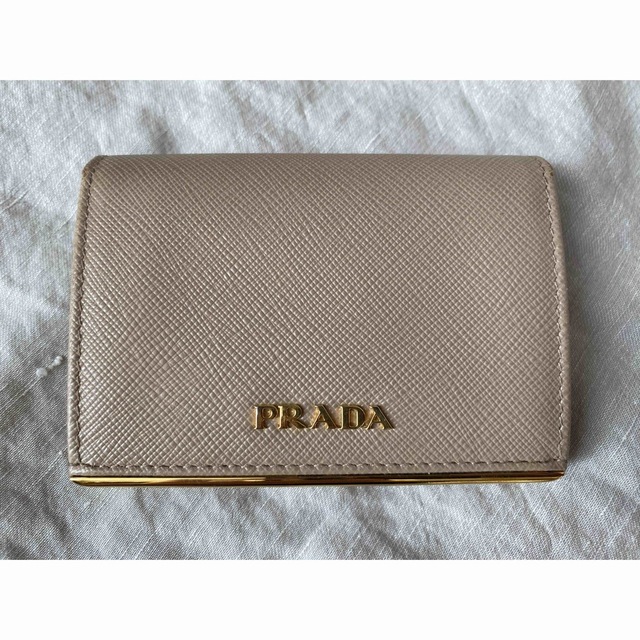 PRADA サファイアーノメタル　CAMNEO