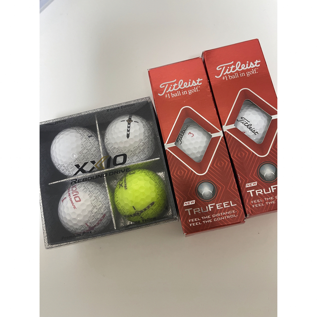 XXIO(ゼクシオ)のゴルフボールセット　Titleist&ゼクシオ スポーツ/アウトドアのゴルフ(その他)の商品写真