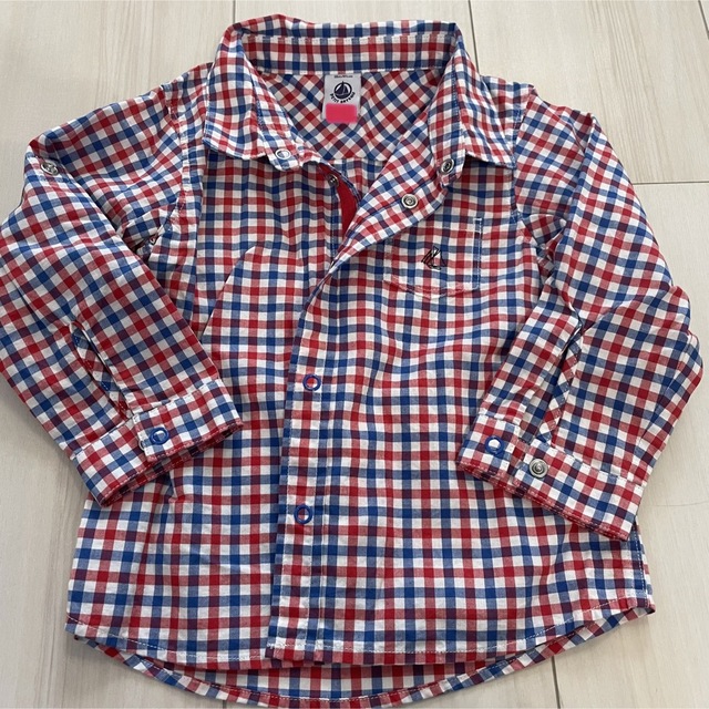 PETIT BATEAU(プチバトー)のプチバトー　シャツ キッズ/ベビー/マタニティのベビー服(~85cm)(シャツ/カットソー)の商品写真