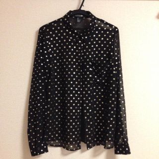 フォーエバートゥエンティーワン(FOREVER 21)のシルバードット柄シャツ♥️(シャツ/ブラウス(長袖/七分))