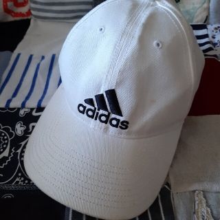 アディダス(adidas)のアディダス　白　キャップ帽　 osfm(キャップ)