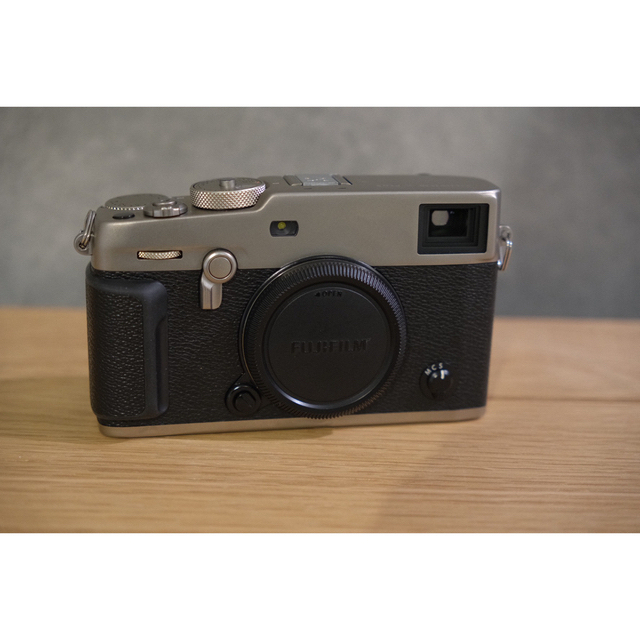 富士フイルム(フジフイルム)の富士フィルムX-Pro3 DRシルバー スマホ/家電/カメラのカメラ(ミラーレス一眼)の商品写真
