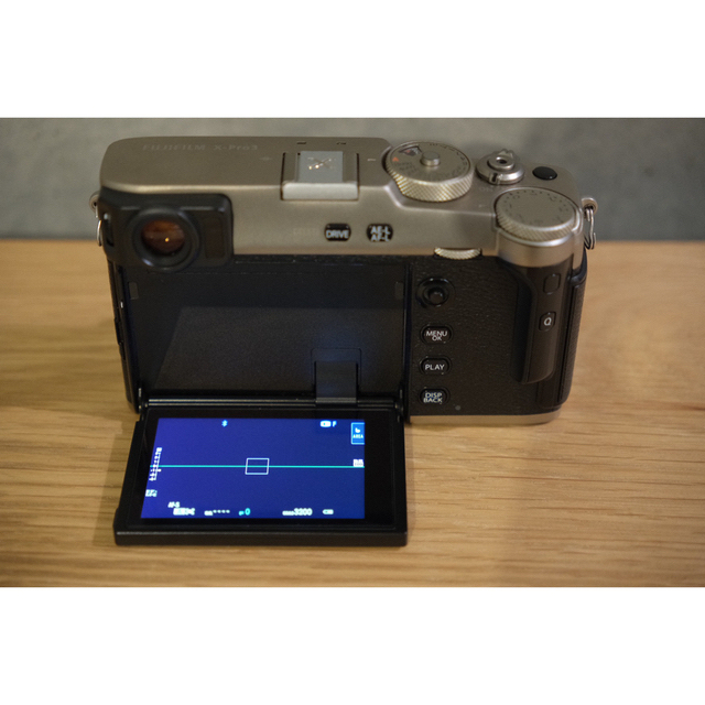 富士フイルム(フジフイルム)の富士フィルムX-Pro3 DRシルバー スマホ/家電/カメラのカメラ(ミラーレス一眼)の商品写真