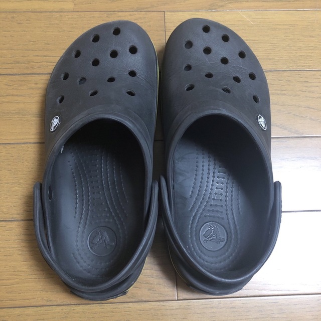 crocs(クロックス)のクロックス　黒サンダル キッズ/ベビー/マタニティのキッズ靴/シューズ(15cm~)(サンダル)の商品写真