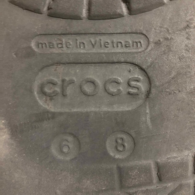 crocs(クロックス)のクロックス　黒サンダル キッズ/ベビー/マタニティのキッズ靴/シューズ(15cm~)(サンダル)の商品写真