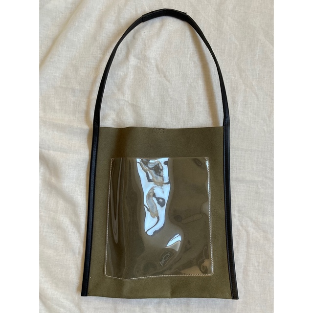 BEAUTY&YOUTH UNITED ARROWS(ビューティアンドユースユナイテッドアローズ)のフェイクレザー　カーキバッグ レディースのバッグ(トートバッグ)の商品写真