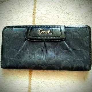 コーチ(COACH)のCOACH　コーチ　ラウンドファスナー長財布です。シックなブラック系のお色(長財布)