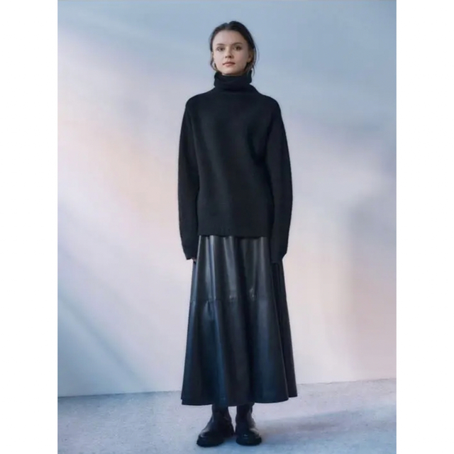 STUNNING LURE(スタニングルアー)のスタニングルアー フェイクレザースカート 黒 レディースのスカート(ロングスカート)の商品写真
