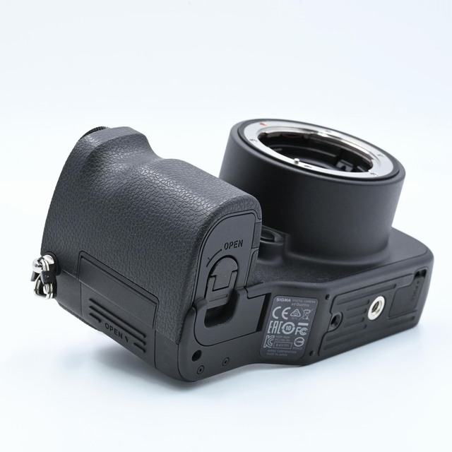 SIGMA(シグマ)のSIGMA sd Quattro 30mm F1.4 DC HSM Art スマホ/家電/カメラのカメラ(ミラーレス一眼)の商品写真
