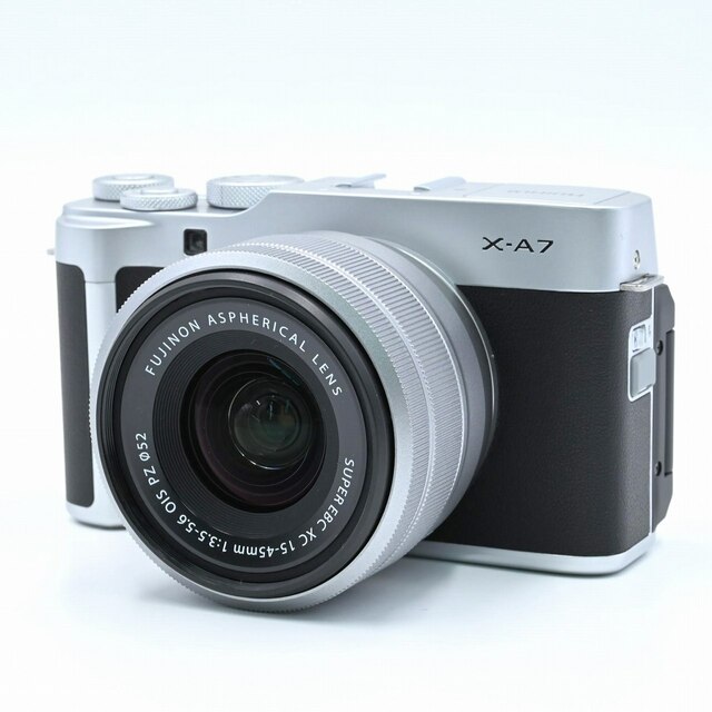 富士フイルム(フジフイルム)のFUJIFILM X-A7 レンズキット シルバー スマホ/家電/カメラのカメラ(ミラーレス一眼)の商品写真