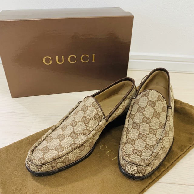 Gucci(グッチ)の【♡yum♡様専用】GUCCI スリッポン ローファー GGキャンバス 総柄  レディースの靴/シューズ(ローファー/革靴)の商品写真