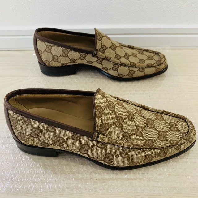 Gucci(グッチ)の【♡yum♡様専用】GUCCI スリッポン ローファー GGキャンバス 総柄  レディースの靴/シューズ(ローファー/革靴)の商品写真