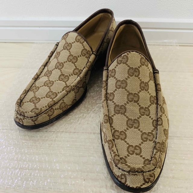 Gucci(グッチ)の【♡yum♡様専用】GUCCI スリッポン ローファー GGキャンバス 総柄  レディースの靴/シューズ(ローファー/革靴)の商品写真