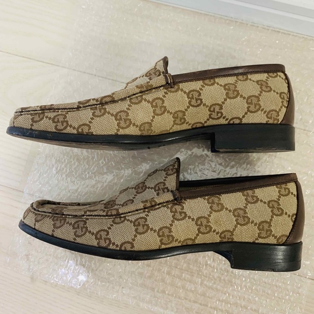 Gucci(グッチ)の【♡yum♡様専用】GUCCI スリッポン ローファー GGキャンバス 総柄  レディースの靴/シューズ(ローファー/革靴)の商品写真