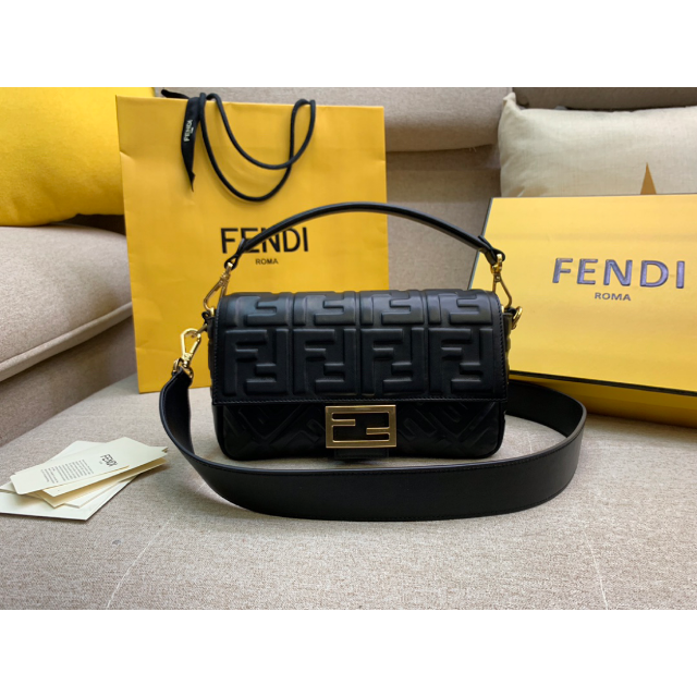FENDI - 新品　FENDI バゲットショルダーバッグ　黒