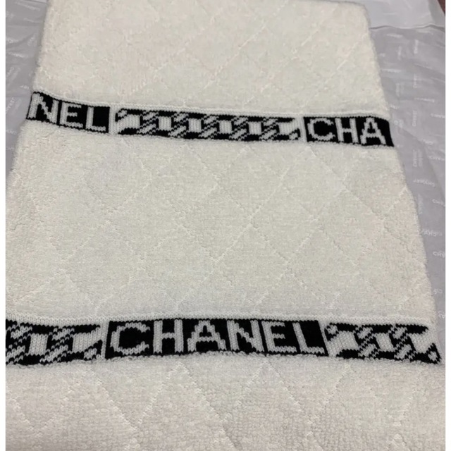CHANEL(シャネル)の新品❤️未使用❤️正規品【CHANEL】カシミヤ100%マフラー レディースのファッション小物(マフラー/ショール)の商品写真