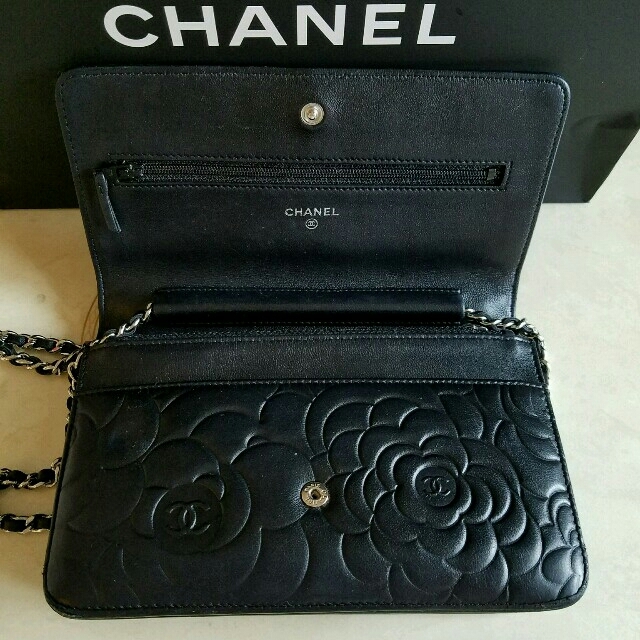 CHANEL(シャネル)のココ様専用★CHANEL シャネル チェーンウォレット カメリア メンズのファッション小物(ウォレットチェーン)の商品写真