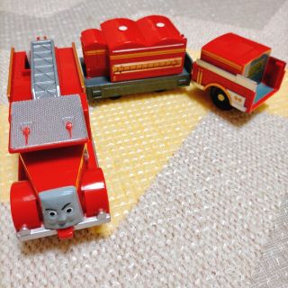 タカラトミー(Takara Tomy)のプラレール消防車フリン(鉄道模型)