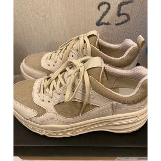 アグ(UGG)のアグ UGG スニーカー  ハラコ　M CA805 ベージュ　アトモス別注(スニーカー)