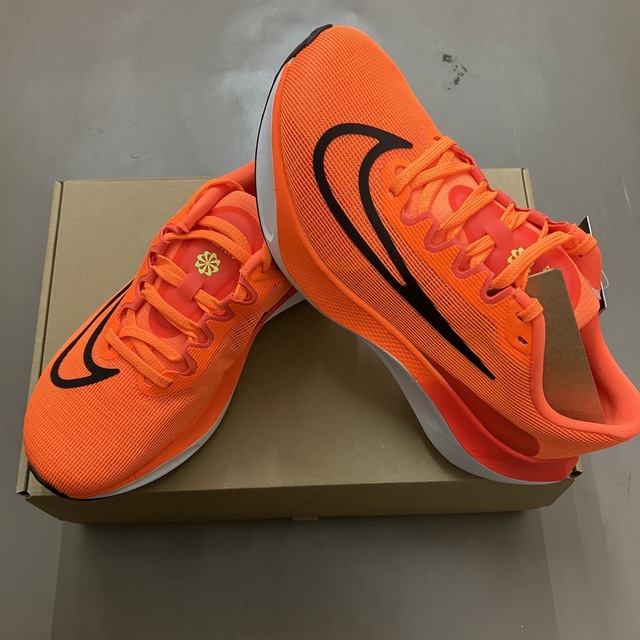 ランニング【新品】NIKE ナイキズームフライ　26.5cm