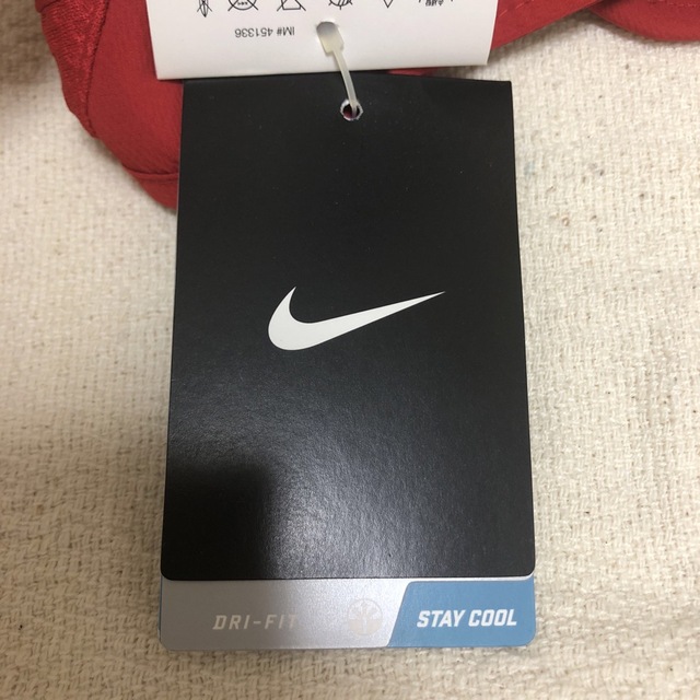 NIKE(ナイキ)のナイキ　サンバイザー　赤　レッド　レディース　ドライフィット メンズの帽子(サンバイザー)の商品写真