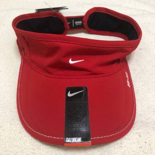 ナイキ(NIKE)のナイキ　サンバイザー　赤　レッド　レディース　ドライフィット(サンバイザー)