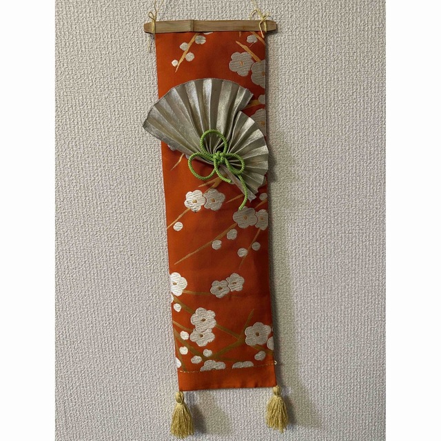 タペストリー 梅模様扇付き 新品帯リメイク お正月 雛祭り タペストリー 梅模様扇付き 新品帯リメイク お正月 雛祭り