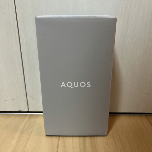 AQUOS(アクオス)のSHARP AQUOS sense6 SH-RM19 64GB ライトカッパー  スマホ/家電/カメラのスマートフォン/携帯電話(スマートフォン本体)の商品写真