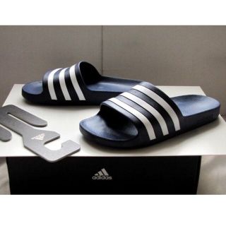 アディダス(adidas)のアディダス サンダル ADILETTE 23.5 メーカー箱付 紺白★正規新品★(サンダル)