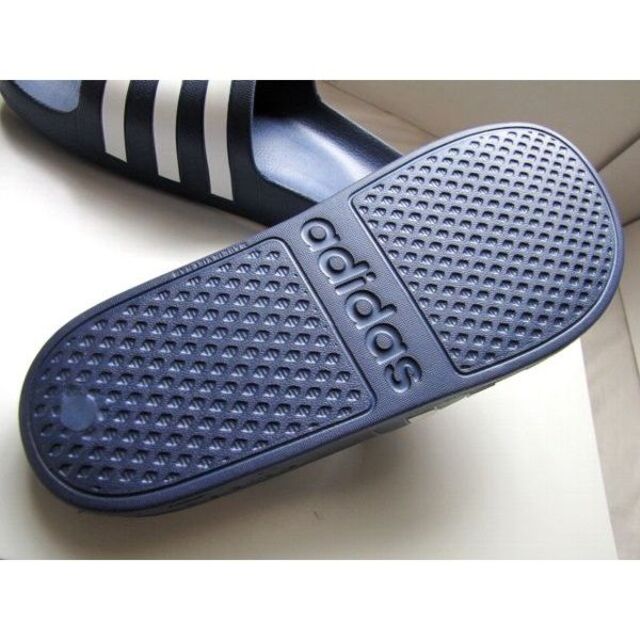 adidas(アディダス)のアディダス サンダル ADILETTE 25.5 メーカー箱付 紺白★正規新品★ レディースの靴/シューズ(サンダル)の商品写真