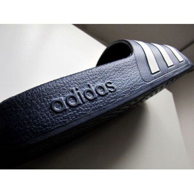 adidas(アディダス)のアディダス サンダル ADILETTE 25.5 メーカー箱付 紺白★正規新品★ レディースの靴/シューズ(サンダル)の商品写真