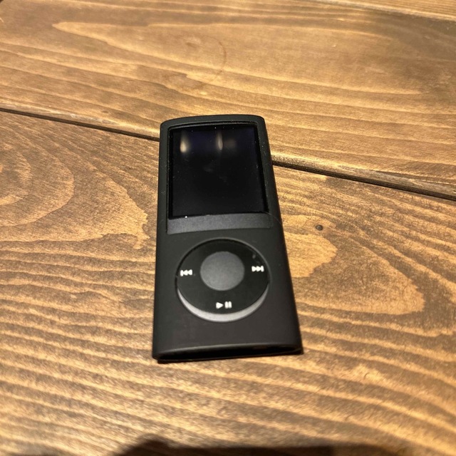 iPod(アイポッド)のApple iPod  8GB  Black 美品　ワンピースケース　セット スマホ/家電/カメラのオーディオ機器(ポータブルプレーヤー)の商品写真