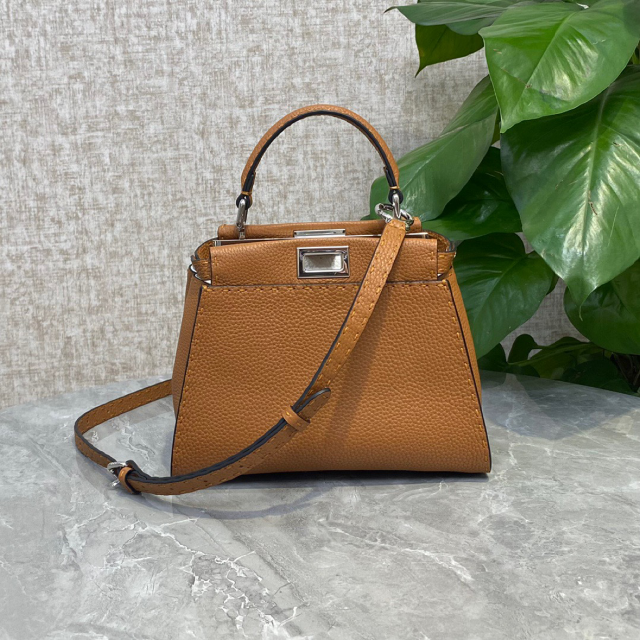 人気激安 FENDI - 早い者勝ち!フェンディ FENDI ピーカブー ブラウン