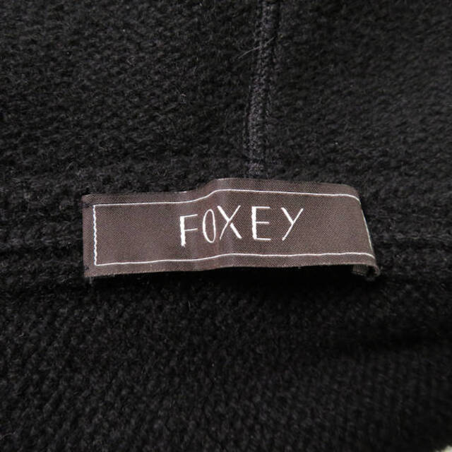 FOXEY(フォクシー)の美品 FOXEY フォクシー フォックスファー付 フーディーストール 1点 ブラック カシミヤ100％ 毛皮：フォックス 29131 ニット レディース AC1068C  レディースのファッション小物(マフラー/ショール)の商品写真