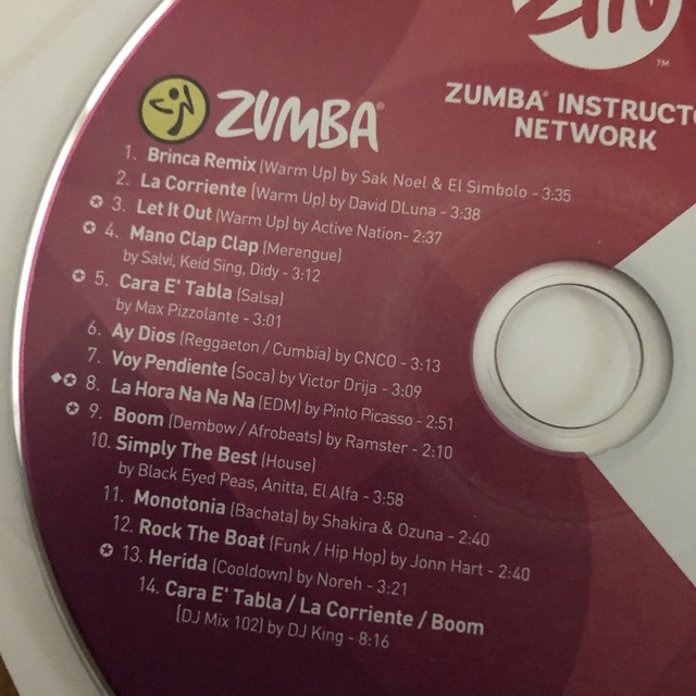 Zumba(ズンバ)のズンバ CD zin102ウォーミングアップ付き エンタメ/ホビーのCD(クラブ/ダンス)の商品写真