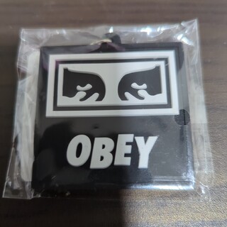 OBEY - (縦横5cm)obey オベイ　キーホルダー　キーストラップ