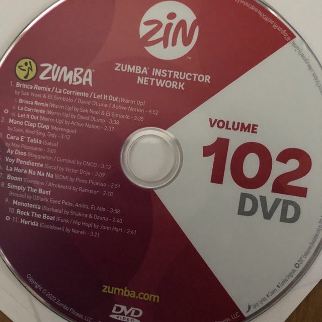 Zumba(ズンバ)のズンバDVD zin102ウォーミングアップ付き エンタメ/ホビーのDVD/ブルーレイ(スポーツ/フィットネス)の商品写真