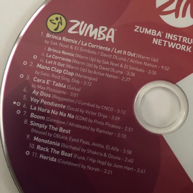 Zumba(ズンバ)のズンバDVD zin102ウォーミングアップ付き エンタメ/ホビーのDVD/ブルーレイ(スポーツ/フィットネス)の商品写真