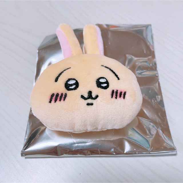 未使用品）ちいかわ　うさぎ　なかよしぬいぐるみバッジ （いろんなおかお）２種