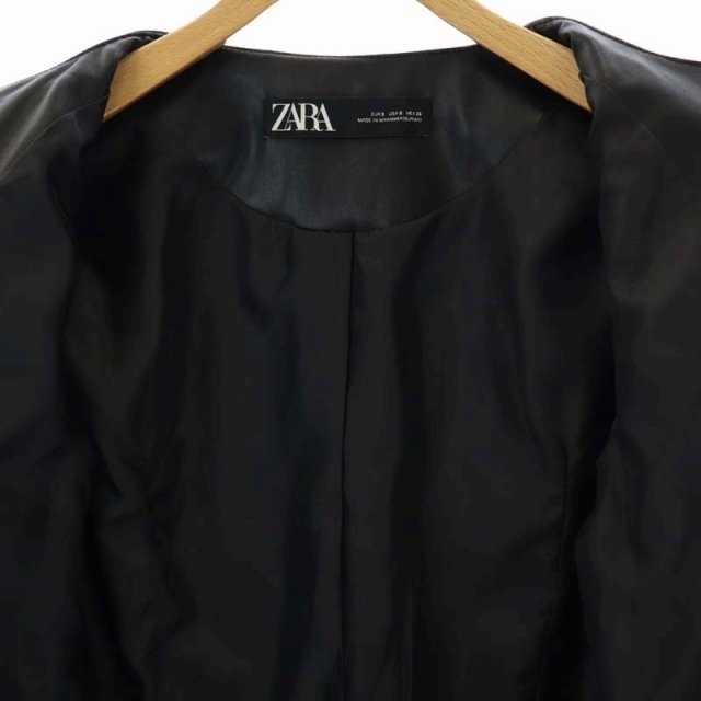 ZARA(ザラ)のザラ ZARA フェイクレザーノーカラージャケット クルーネック 総裏地 S 黒 レディースのジャケット/アウター(その他)の商品写真