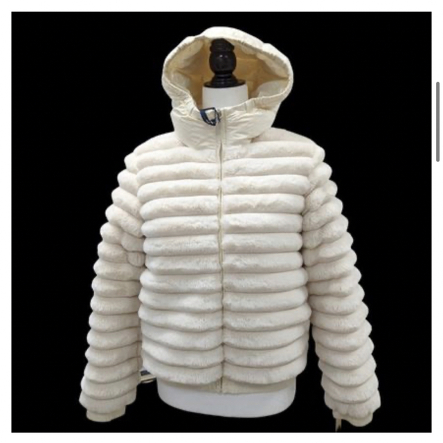 MONCLER(モンクレール)のMONCLER モンクレール　Latife ダウンジャケット　14A レディースのジャケット/アウター(ダウンジャケット)の商品写真