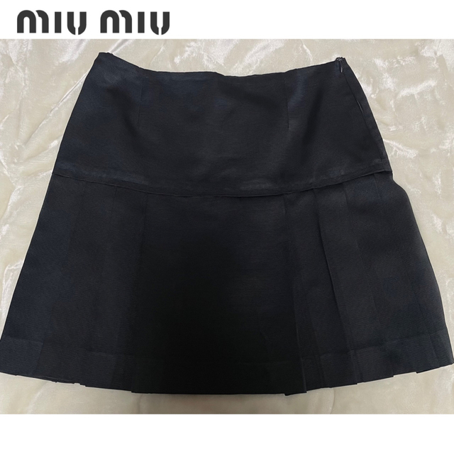 miumiu(ミュウミュウ)のMIU MIU 台形 プリーツスカート 36 濃紺 レディースのスカート(ミニスカート)の商品写真