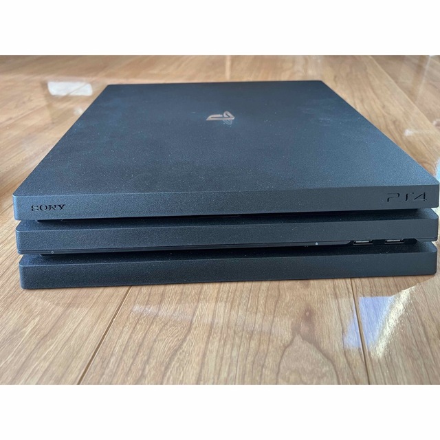 PlayStation4(プレイステーション4)のSONY PlayStation4 Pro 本体 CUH-7200BB01 エンタメ/ホビーのゲームソフト/ゲーム機本体(家庭用ゲーム機本体)の商品写真