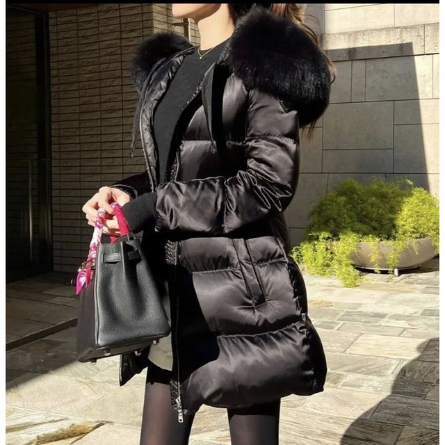 PRADA プラダ 岡部あゆみさん着用 ファーフードダウンコート 29P117