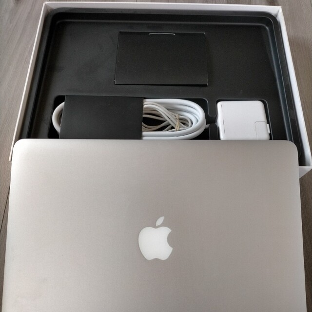 MacBookAir 2017 本体　付属品箱あり　マックブックエアー 3